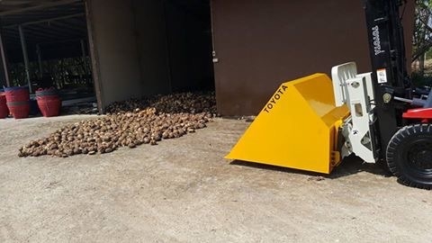 แหล่งรวมรถโฟลค์ลิฟท์มีงาเทอิ้งค์ฟอร์คงากระดกได้เทได้ภาคตะวันออกสำหรับตักยางก้อนขี้ยางยางถ้วยและยางพารา