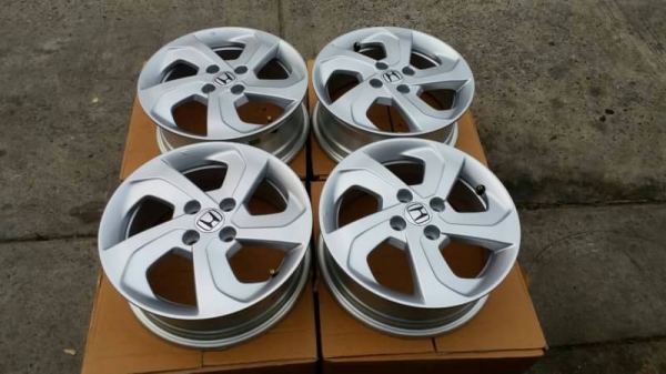 ล้อ honda city ขอบ 15 4รู 100 ชุดล่ะ 5500