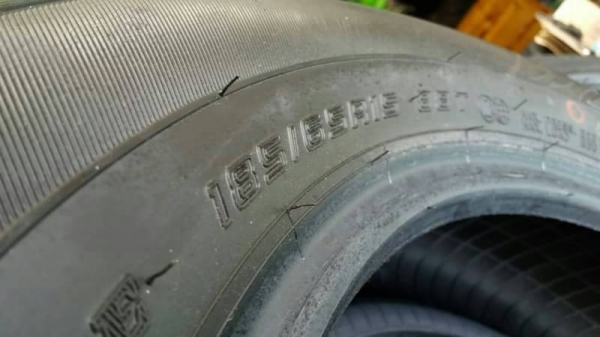 ยาง dunlop 185 65 15 ปลายปี 15 ชุดล่ะ 5800