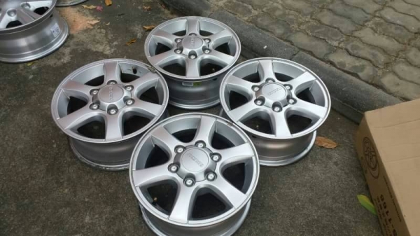 ล้อ isuzu ขอบ 15 ชุดล่ะ 6000
