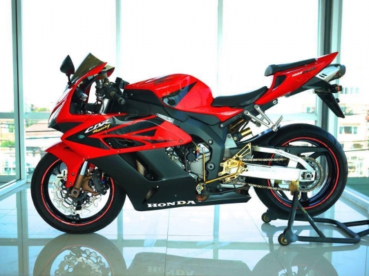 ขาย Honda Cbr1000 2005 พร้อมทะเบียนแท้โอนขนส่ง รถสวยมากๆเจ้าของเก่าดูแลอย่างดี