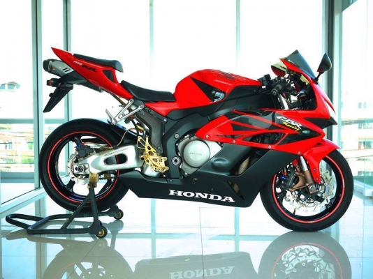 ขาย Honda Cbr1000 2005 พร้อมทะเบียนแท้โอนขนส่ง รถสวยมากๆเจ้าของเก่าดูแลอย่างดี