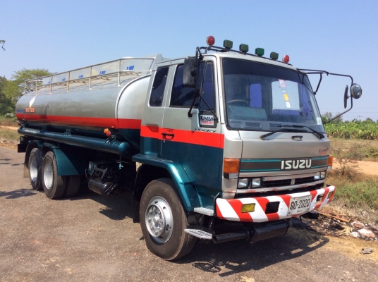 ISUZU 10ล้อ เพลาเดียว ถังน้ำมัน เครื่อง195แรง แท้ สภาพสวย ยางดี 10เส้น  เครื่องดี ครัทซีสวย ขาย 880,000 บาท ศุภากร  081-1903107 ,081-4252943