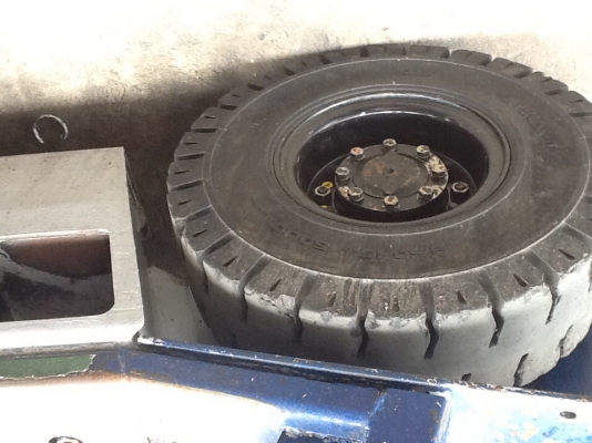 แหล่งรวมรถโฟลค์ลิฟท์งาเทฮิ้งค์ฟอร์คภาคตะวันออกสำหรับตักยางก้อนขี้ยางพารา