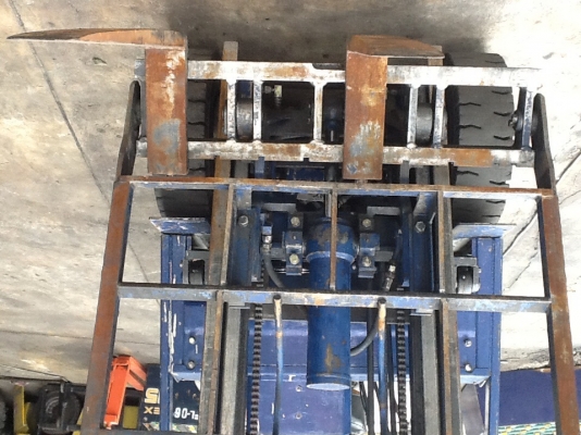 แหล่งรวมรถโฟลค์ลิฟท์งาเทฮิ้งค์ฟอร์คภาคตะวันออกสำหรับตักยางก้อนขี้ยางพารา