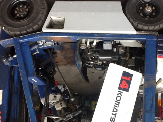 แหล่งรวมรถโฟลค์ลิฟท์งาเทฮิ้งค์ฟอร์คภาคตะวันออกสำหรับตักยางก้อนขี้ยางพารา