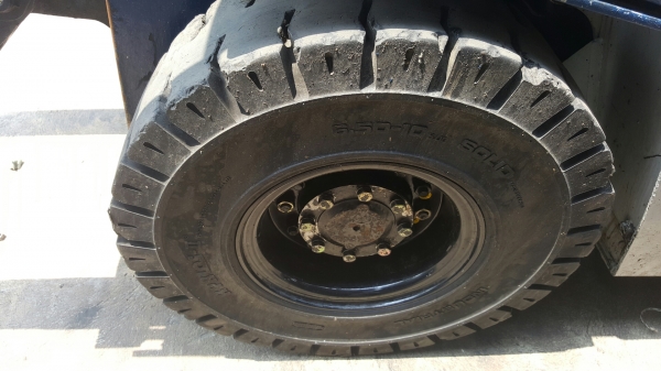 แหล่งรวมรถโฟลค์ลิฟท์งาเทฮิ้งค์ฟอร์คภาคตะวันออกสำหรับตักยางก้อนขี้ยางพารา