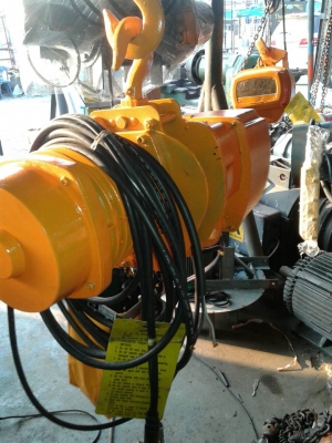 รอกไฟฟ้า 1 ตันใช้ไฟ2สาย 220v.( single phase ) โซ่ยาว 6 เมตร รับประกัน 6เดือน 0985700161