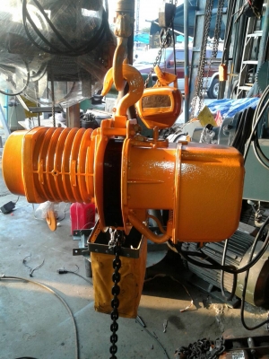 รอกไฟฟ้า 1 ตันใช้ไฟ2สาย 220v.( single phase ) โซ่ยาว 6 เมตร รับประกัน 6เดือน 0985700161