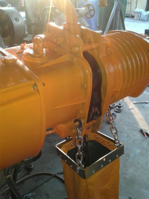 รอกไฟฟ้า 1 ตันใช้ไฟ2สาย 220v.( single phase ) โซ่ยาว 6 เมตร รับประกัน 6เดือน 0985700161