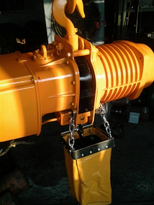 รอกไฟฟ้า 1 ตันใช้ไฟ2สาย 220v.( single phase ) โซ่ยาว 6 เมตร รับประกัน 6เดือน 0985700161