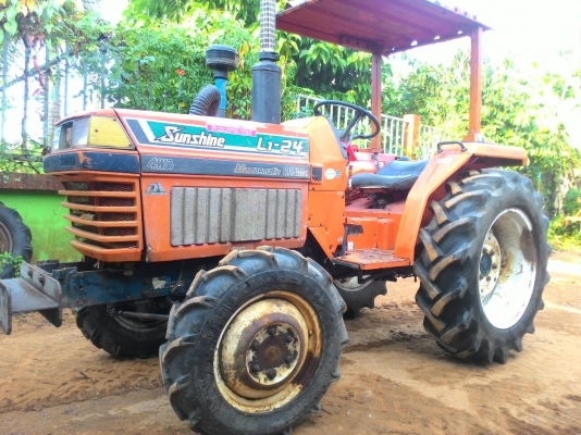 ขายรถไถ มีหลายรุ่นหลายราคา 22-47แรง 0818618678,0899347475 id line =0818618678 id line=carbonthai