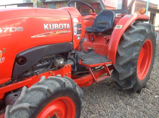แทรกเตอร์คูโบต้า 4708 สภาพดีมากเดิมๆพร้อมใช้งานรถใช้มาน้อยมาก มีผานดันหน้าและ โรตารี่