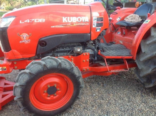 แทรกเตอร์คูโบต้า 4708 สภาพดีมากเดิมๆพร้อมใช้งานรถใช้มาน้อยมาก มีผานดันหน้าและ โรตารี่