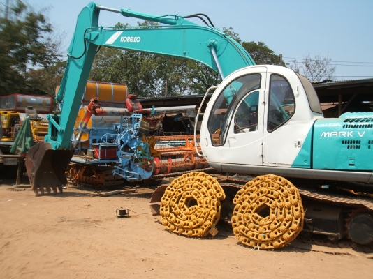 ขายรถแม็คโคร โกเบลโก้ 200-5 เครื่องดี ปั้มดี บูมอาร์มไม่มีปะ กำลังจะเปลี่ยนโซ่ใหม่สองข้าง มีเล่มทะเบียนพร้อมโอน