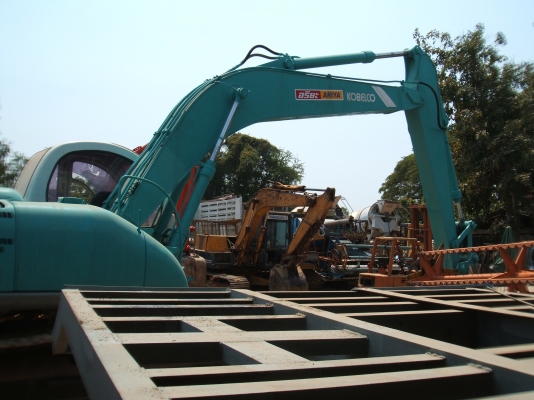 ขายรถแม็คโคร โกเบลโก้ 200-5 เครื่องดี ปั้มดี บูมอาร์มไม่มีปะ กำลังจะเปลี่ยนโซ่ใหม่สองข้าง มีเล่มทะเบียนพร้อมโอน