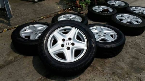 ล้อขอบ 15 5รู 114 พร้อมยางชุดล่ะ 3500