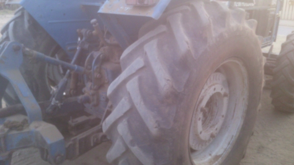 ขายรถไถFORDรุ่น6640สองเพลาคานหน้า NEWHOLLAND เล่ม พร้อมโอน