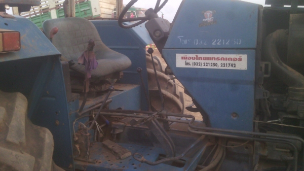 ขายรถไถFORDรุ่น6640สองเพลาคานหน้า NEWHOLLAND เล่ม พร้อมโอน