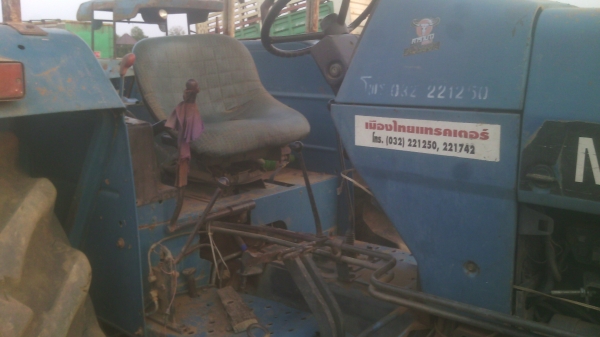 ขายรถไถFORDรุ่น6640สองเพลาคานหน้า NEWHOLLAND เล่ม พร้อมโอน