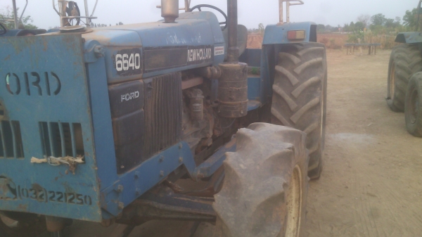 ขายรถไถFORDรุ่น6640สองเพลาคานหน้า NEWHOLLAND เล่ม พร้อมโอน