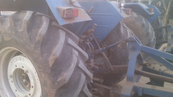 ขายรถไถFORDรุ่น6640สองเพลาคานหน้า NEWHOLLAND เล่ม พร้อมโอน