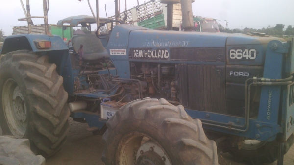 ขายรถไถFORDรุ่น6640สองเพลาคานหน้า NEWHOLLAND เล่ม พร้อมโอน