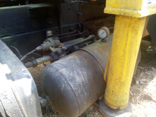 สิบล้อหัวยาว เพลาเดียว ติดเครน3 ตัน  พร้อมใช้งาน   เล่มพร้อม...