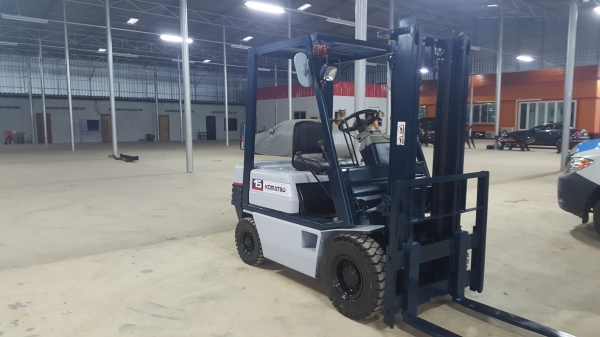 ขายรถยก ดีเซล komatsu รุ่น11 ขนาด1.5ตัน เสา 4เมตร สนใจติดต่อ 087-4804875,089-9357399