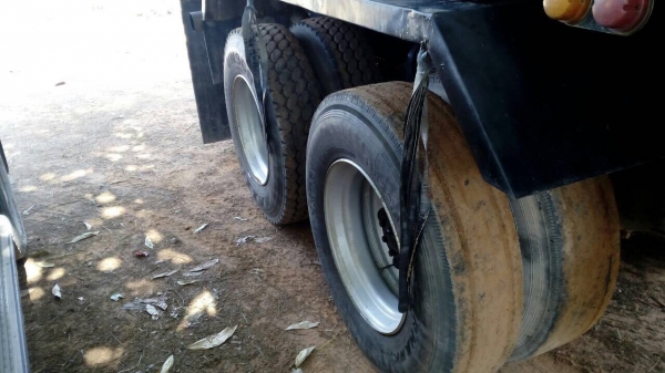 รถอีซุซุ 10 ล้อดั้ม FXZ 270 แรงม้า ปี 47.    สนใจติดต่อ  081 - 6079515