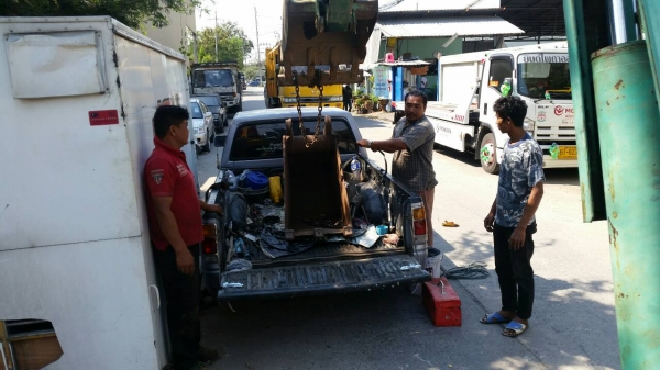 บุ้งกี๋เก่านอก สำหรับขุดวางท่อ ใส่รถขุดแบคโฮ PC 120 ส่งไปชลบุรีครับ