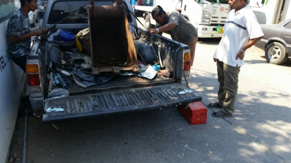 บุ้งกี๋เก่านอก สำหรับขุดวางท่อ ใส่รถขุดแบคโฮ PC 120 ส่งไปชลบุรีครับ บุ้งกี๋เก่านอก สำหรับขุดวางท่อ ใส่รถขุดแบคโฮ PC 120 ส่งไปชลบุรีครับ