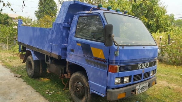 ขาย 6 ล้อดั้มเล็ก NKR57E เครื่อง 4BE1 110 แรงม้า คัสซีสวยตลอดเส้น พวงมาลัยพาวเวอร์ ทะเบียนพร้อมโอน