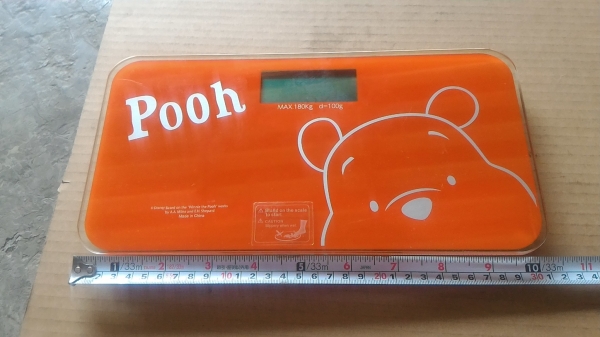 เครื่องชั่งน้ำหนักดิจิตอล Disney By Pooh รับน้ำหนักได้ถึง 180 กก. ความละเอียด 100 กรัม วัสดุเป็นกระจกแบบทนแรงกดได้สูง