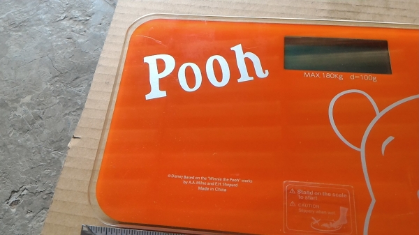 เครื่องชั่งน้ำหนักดิจิตอล Disney By Pooh รับน้ำหนักได้ถึง 180 กก. ความละเอียด 100 กรัม วัสดุเป็นกระจกแบบทนแรงกดได้สูง