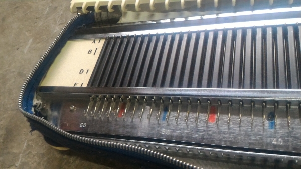 เครื่องทอผ้าอัตโนมัติแบบพกพาจากญี่ปุ่น  ยี่ห้อ SILVER ตัวรางทอผ้ายาว 1 เมตร