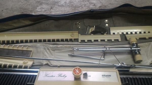 เครื่องทอผ้าอัตโนมัติแบบพกพาจากญี่ปุ่น  ยี่ห้อ SILVER ตัวรางทอผ้ายาว 1 เมตร