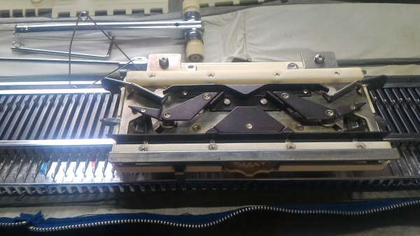 เครื่องทอผ้าอัตโนมัติแบบพกพาจากญี่ปุ่น  ยี่ห้อ SILVER ตัวรางทอผ้ายาว 1 เมตร