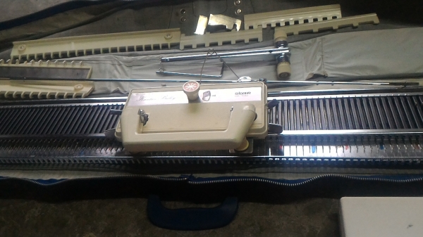 เครื่องทอผ้าอัตโนมัติแบบพกพาจากญี่ปุ่น  ยี่ห้อ SILVER ตัวรางทอผ้ายาว 1 เมตร