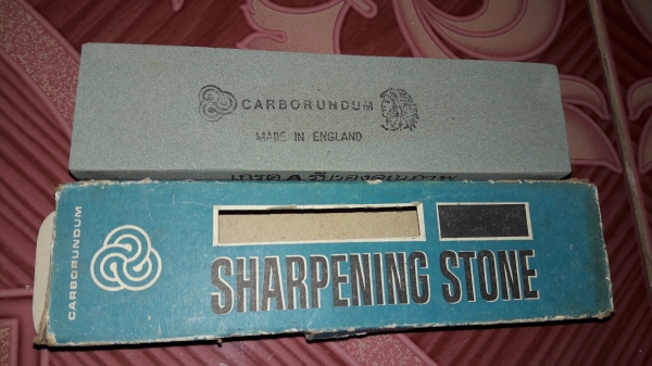 ขายหินลับมีดตราคนป่า Made in England.รุ่นเก่าสีฟ้าเขียวขนาด2×8×1 ขายหินลับมีดตราคนป่า Made in England.รุ่นเก่าสีฟ้าเขียวขนาด2×8×1