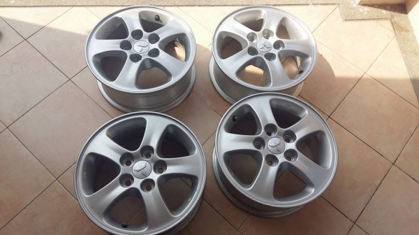 ขายล้อแม็กป้ายแดง mitsu triton เตี้ย 15"x6" et46 5 รู 114.3 สภาพใหม่ทุกล้อครับ ไม่มีรอยเบียด ไม่คด ไม่ดุ้ง ไม่มีซ่อมครับ ขายที้งชุด 4,500 บาทพร้อมน็อตล้อ พร้อมใส่ถ่วงครับ ใส่ vigo เตี้ย, mighty-x, tiger , commuter หัวจรวด ก็ได้ครับ สนใจติดต่อเล็