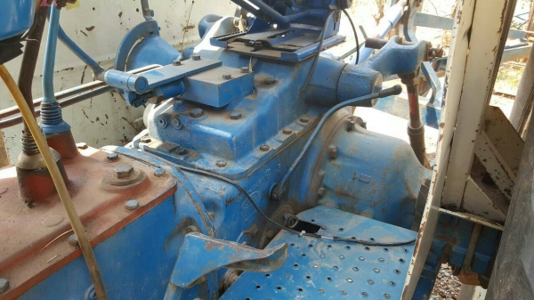 FORD 6600 - T3 เพลาเดียว รถสวยจัดพร้อมใช้งานได้เลย อุปกรณ์ครบ มีใบดันหน้า ผาน 3,ผาน 6 พร้อมติดตั้งใช้งานได้เลยครับ เครื่องยนต์แน่นดีไม่มีแตกเยิ้ม ระบบเกียร์เดินหน้าถอยหลังใช้งานได้ดี หางยกขึ้นลงได้ดี ช่วงล่างเต็มยางสภาพดีประมาณ 70\% พร้อมใช้งาน เอกสารใบอิน