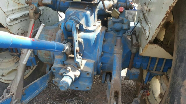 FORD 6600 - T3 เพลาเดียว รถสวยจัดพร้อมใช้งานได้เลย อุปกรณ์ครบ มีใบดันหน้า ผาน 3,ผาน 6 พร้อมติดตั้งใช้งานได้เลยครับ เครื่องยนต์แน่นดีไม่มีแตกเยิ้ม ระบบเกียร์เดินหน้าถอยหลังใช้งานได้ดี หางยกขึ้นลงได้ดี ช่วงล่างเต็มยางสภาพดีประมาณ 70\% พร้อมใช้งาน เอกสารใบอิน