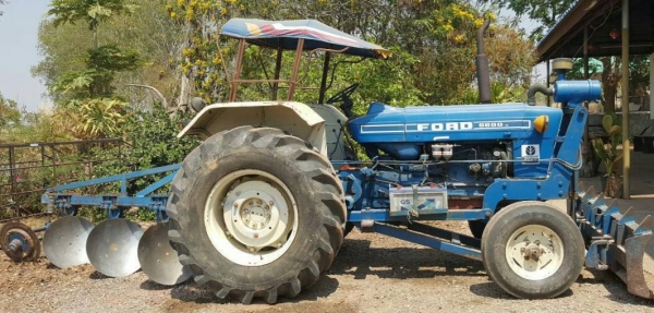 FORD 6600 - T3 เพลาเดียว รถสวยจัดพร้อมใช้งานได้เลย อุปกรณ์ครบ มีใบดันหน้า ผาน 3,ผาน 6 พร้อมติดตั้งใช้งานได้เลยครับ เครื่องยนต์แน่นดีไม่มีแตกเยิ้ม ระบบเกียร์เดินหน้าถอยหลังใช้งานได้ดี หางยกขึ้นลงได้ดี ช่วงล่างเต็มยางสภาพดีประมาณ 70\% พร้อมใช้งาน เอกสารใบอิน