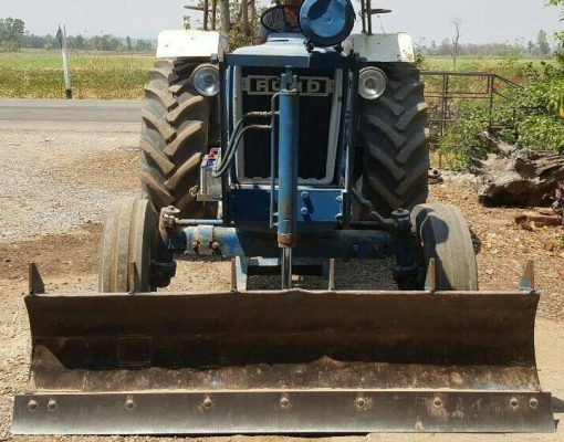 FORD 6600 - T3 เพลาเดียว รถสวยจัดพร้อมใช้งานได้เลย อุปกรณ์ครบ มีใบดันหน้า ผาน 3,ผาน 6 พร้อมติดตั้งใช้งานได้เลยครับ เครื่องยนต์แน่นดีไม่มีแตกเยิ้ม ระบบเกียร์เดินหน้าถอยหลังใช้งานได้ดี หางยกขึ้นลงได้ดี ช่วงล่างเต็มยางสภาพดีประมาณ 70\% พร้อมใช้งาน เอกสารใบอิน