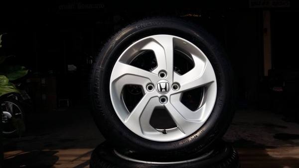 ขายล้อแม็กพร้อมยางป้ายแดง city 15