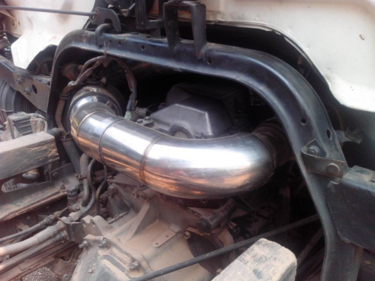 HINO FD 4J - 165 HP JO7C หกล้อดั๊มพ์ กระบะดั๊มพ์เหล็ก 4 ตันความยาว 3.60 เมตรสวยสภาพดีมากครับพร้อมบรรทุกพร้อมใช้งานได้เลย เครื่องยนต์แน่นแรงดีไม่มีแตกเยิ้ม ภายในห้องเก๋งสะอาด แอร์เย็น พวงมาลัยเพาเวอร์ ช่วงล่างแน่นดีคัชซีสวยไม่มีแตกบวม ติด F หน้าหลัง 6 น็อต