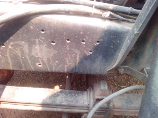 HINO FD 4J - 165 HP JO7C หกล้อดั๊มพ์ กระบะดั๊มพ์เหล็ก 4 ตันความยาว 3.60 เมตรสวยสภาพดีมากครับพร้อมบรรทุกพร้อมใช้งานได้เลย เครื่องยนต์แน่นแรงดีไม่มีแตกเยิ้ม ภายในห้องเก๋งสะอาด แอร์เย็น พวงมาลัยเพาเวอร์ ช่วงล่างแน่นดีคัชซีสวยไม่มีแตกบวม ติด F หน้าหลัง 6 น็อต