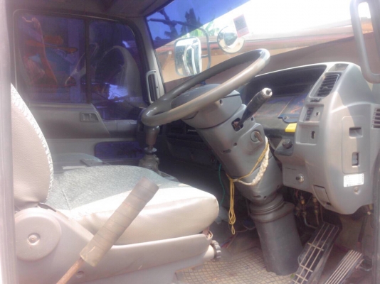 HINO FD 4J - 165 HP JO7C หกล้อดั๊มพ์ กระบะดั๊มพ์เหล็ก 4 ตันความยาว 3.60 เมตรสวยสภาพดีมากครับพร้อมบรรทุกพร้อมใช้งานได้เลย เครื่องยนต์แน่นแรงดีไม่มีแตกเยิ้ม ภายในห้องเก๋งสะอาด แอร์เย็น พวงมาลัยเพาเวอร์ ช่วงล่างแน่นดีคัชซีสวยไม่มีแตกบวม ติด F หน้าหลัง 6 น็อต