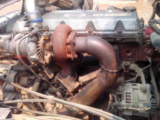 HINO FD 4J - 165 HP JO7C หกล้อดั๊มพ์ กระบะดั๊มพ์เหล็ก 4 ตันความยาว 3.60 เมตรสวยสภาพดีมากครับพร้อมบรรทุกพร้อมใช้งานได้เลย เครื่องยนต์แน่นแรงดีไม่มีแตกเยิ้ม ภายในห้องเก๋งสะอาด แอร์เย็น พวงมาลัยเพาเวอร์ ช่วงล่างแน่นดีคัชซีสวยไม่มีแตกบวม ติด F หน้าหลัง 6 น็อต